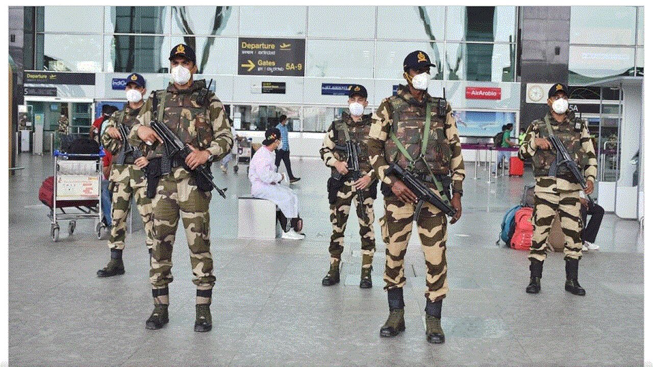 देश के प्रमुख हवाई अड्डों पर सीआईएसएफ के 3049 पद समाप्त, अब निजी सुरक्षा गार्ड संभालेंगे जिम्मेदारी