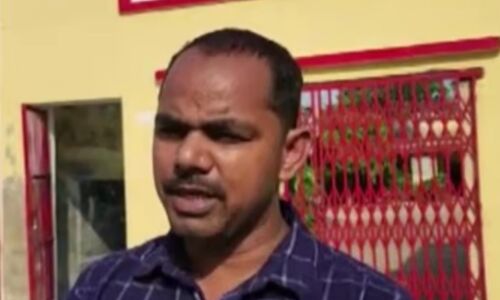 Barabanki News: संस्‍कृत पढ़ाने वाले दलित शिक्षक की दूसरी जाति के शिक्षकों ने काटी चोटी, जानिए क्या है पूरा मामला