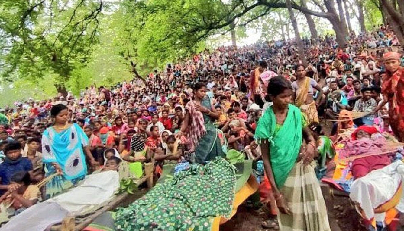 थप्पड़ मारने वाले कलेक्टर पर तुरंत एक्शन लेने वाले भूपेश बघेल में आदिवासियों के साथ न्याय करने की हिम्मत क्यों नही