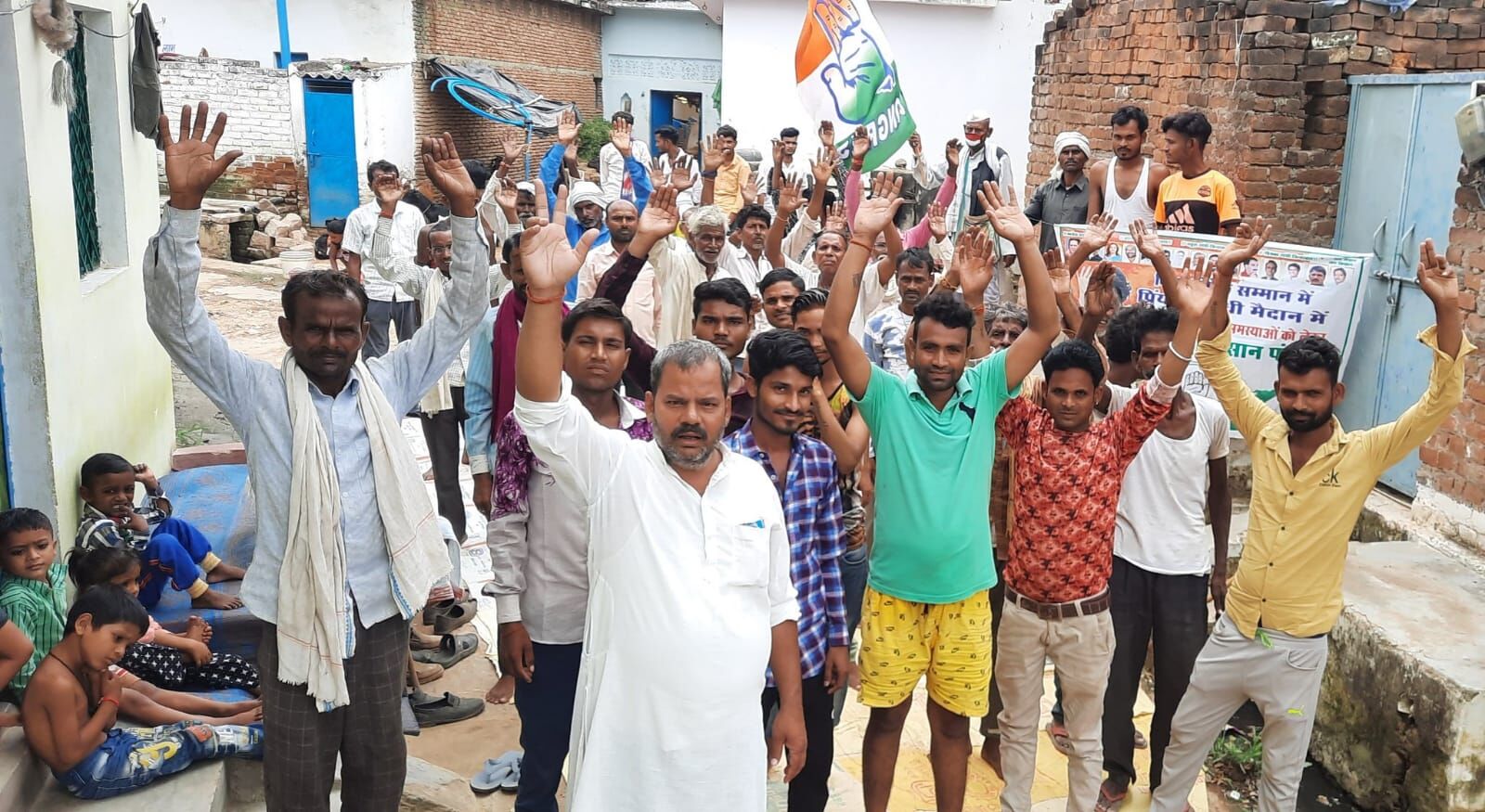 UP News: उप्र किसान कांग्रेस ने जनपद झांसी के ग्राम पुरवा में विशाल किसान पंचायत का किया आयोजन, पंचायत में किसानों ने रखी अपनी पीड़ा