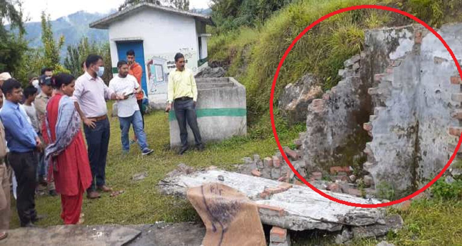 चंपावत में विद्यालय के खंडहर शौचालय की जर्जर छत गिरी, एक छात्र की मौके पर मौत-3 अन्य घायल