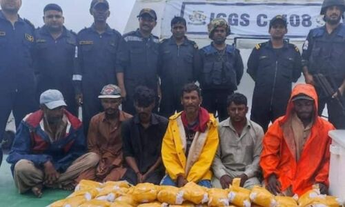 Gujarat Drugs News: गुजरात में फिर 200 करोड़ की ड्रग्स बरामद, ATS - कोस्ट गार्ड ऑपरेशन में 6 पाकिस्तानी पकड़े - कराची से लोड हुई थी ड्रग्स Gujarat Drugs News: गुजरात में फिर 200 करोड़ की ड्रग्स बरामद, ATS - कोस्ट गार्ड ऑपरेशन में 6 पाकिस्तानी पकड़े - कराची से लोड हुई थी ड्रग्स