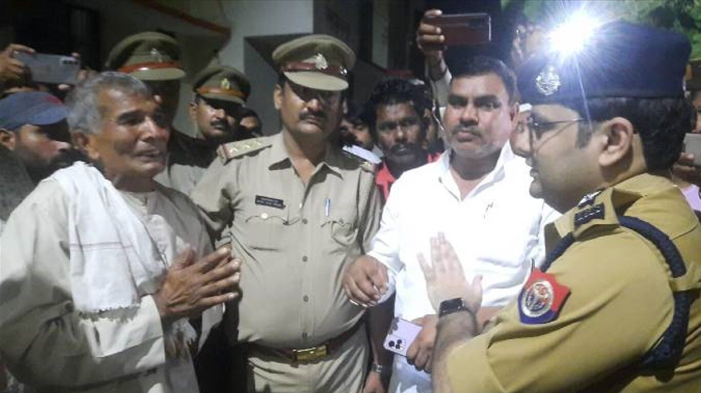 Gonda News : गोंडा में पूछताछ के लिए थाने लाए गये युवक की कस्टडी में मौत, परिजनों ने पुलिस पर लगाया हत्या का आरोप