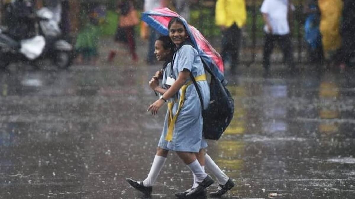 Delhi News : दिल्ली-NCR में बारिश का कहर, नोएडा में स्कूल बंद करने के निर्देश जारी