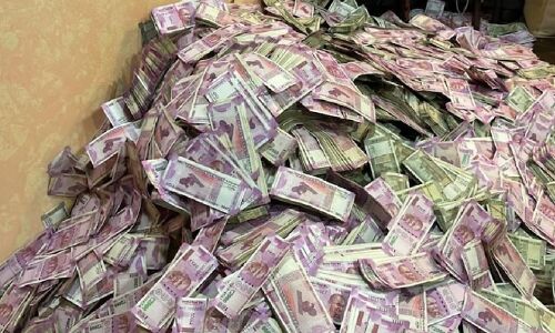 Kanpur News : पीएनबी बैंक की बड़ी लापरवाही, बक्से में रखे-रखे ही गला दी 42 लाख रूपये की करेंसी