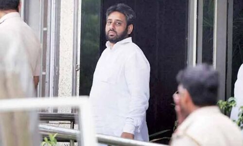 Amanatullah Khan Arrested: ACB के छापे के बाद AAP विधायक अमानतुल्लाह खान गिरफ्तार, करीबियों के घर मिले कैश Amanatullah Khan Arrested: ACB के छापे के बाद AAP विधायक अमानतुल्लाह खान गिरफ्तार, करीबियों के घर मिले कैश