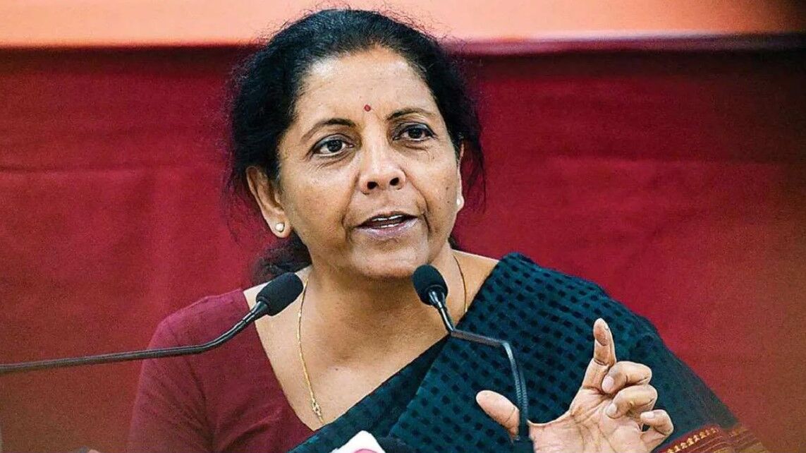 Nirmala Sitharaman: सीतारमण बोली हिंदी बोलने में छूटती है कंपकपी तो भक्त मंडली में छाया सन्नाटा, जमकर हो रही हैं सोशल मीडिया पर ट्रोल