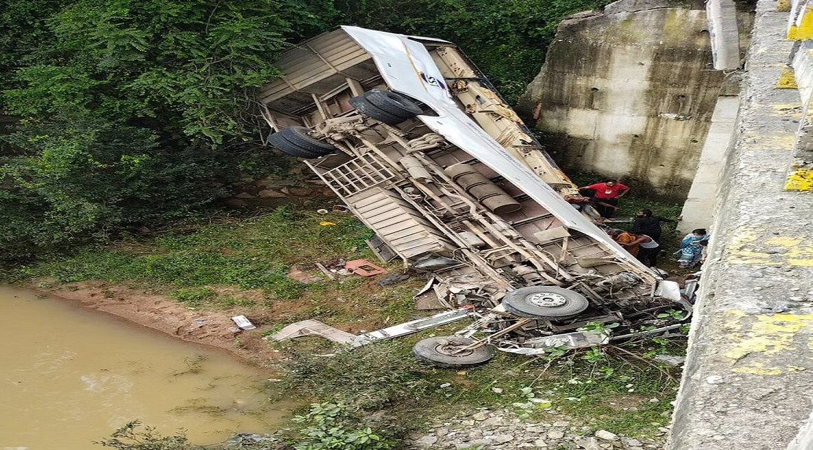 Jharkhand Bus Accident: गिरिडीह से रांची जा रही बस नदी में गिरी, 7 की मौत, 13 घायल, 50 यात्री सवार थे, पीएम ने ट्वीट किया