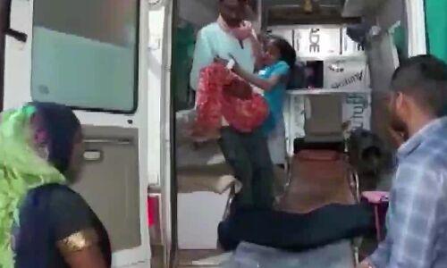 Hardoi News: हरदोई के कस्तूरबा गांधी विद्यालय में 32 छात्राओं की तबीयत बिगड़ी, जानें क्या है पूरा मामला Hardoi News: हरदोई के कस्तूरबा गांधी विद्यालय में 32 छात्राओं की तबीयत बिगड़ी, जानें क्या है पूरा मामला