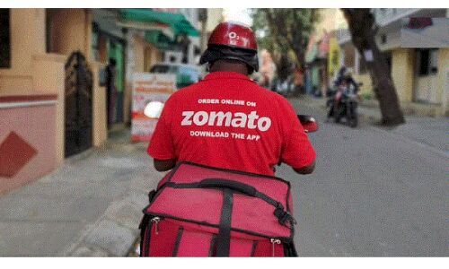 सावधान! होम डिलीवरी ब्यॉय भी हो सकता है शैतान, लड़की को घर में अकेला पा जोमैटो ब्यॉय ने जबरन किया Kiss, जानिए फिर क्या हुआ