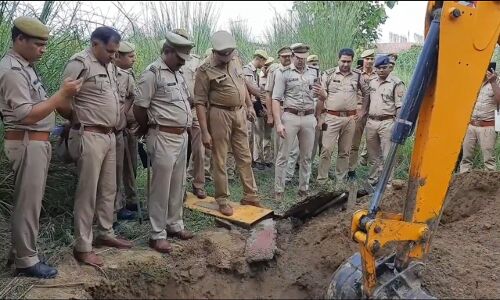 Johar University: आजम खान की जौहर यूनिवर्सिटी में पहुंचा बुलडोजर, खुदाई में मिली चौंकाने वाली चीजें, देख कर उड़े होश Johar University: आजम खान की जौहर यूनिवर्सिटी में पहुंचा बुलडोजर, खुदाई में मिली चौंकाने वाली चीजें, देख कर उड़े होश