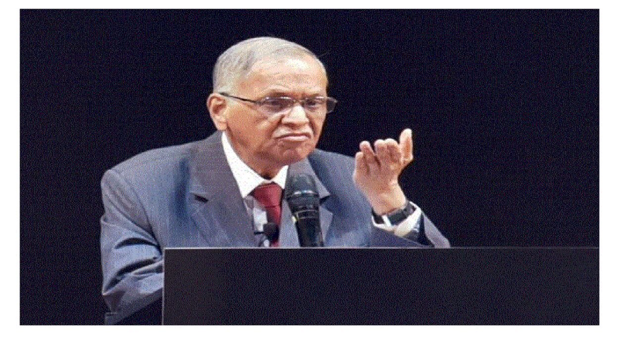 यूपीए सरकार से मौजूदा सरकार की तुलना करते हुए उन्होंने कहा कि यूपीए के समय निर्णय लेने में देरी के कारण देश की अर्थव्यवस्था को नुकसान हुआ।