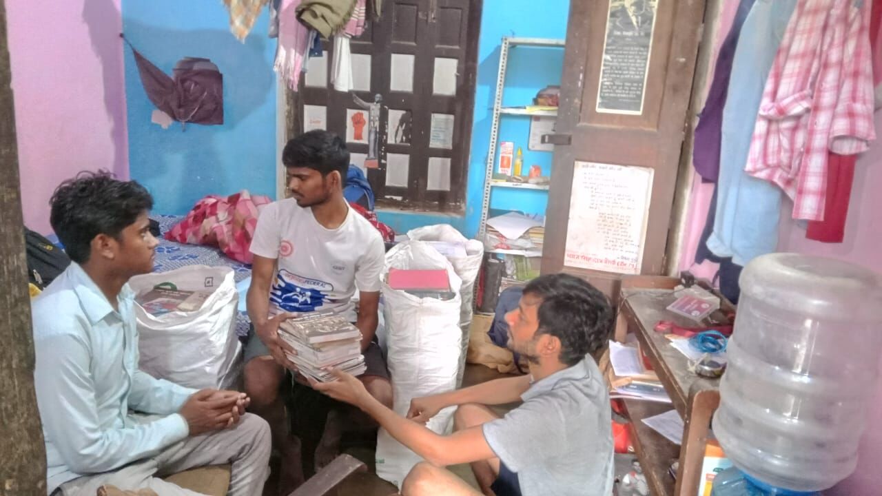 Janjwar Ground Report: गांजा-अफीम की तस्करी में फंसाने का डर दिखाकर पुलिस ने उजाड़ा गरीब छात्रों का जैन छात्रावास