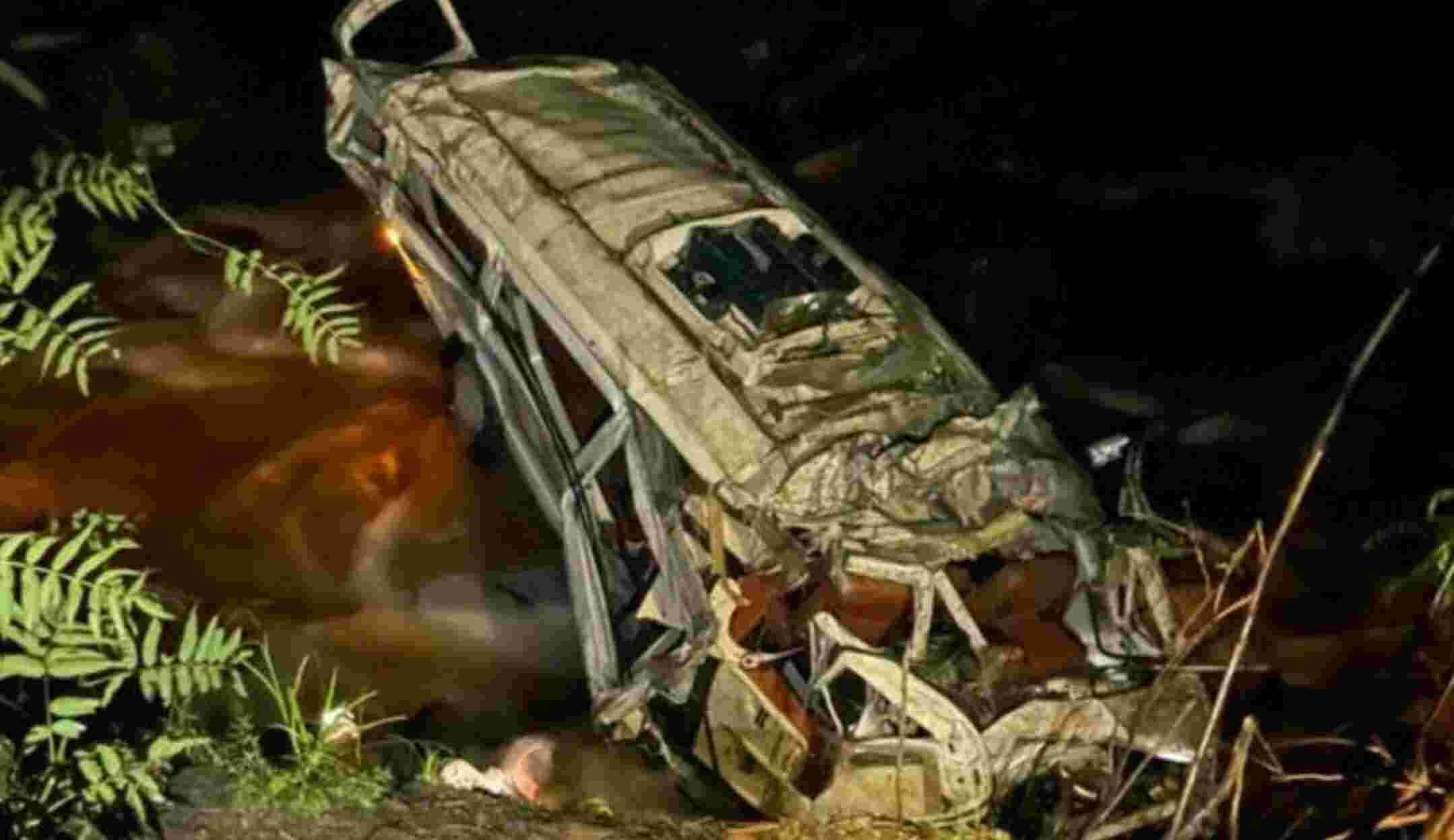 Kullu mein Bus Accident: कुल्लू में दर्दनाक हादसा, गहरी खाई में गिरी पर्यटकों से भरी बस, BHU के 7 छात्रों की मौत