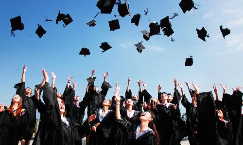 Job News : 83% भारतीय छात्रों का मानना है कि विदेशी डिग्री से बेहतर नौकरी मिलने की संभावना बढ़ेगी, अध्यन में खुलासा