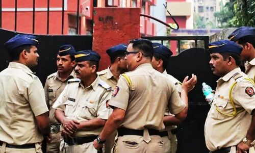 Karnataka News : छात्रों को पैगंबर मोहम्मद पर निबंध लिखने के लिए कहा तो श्री राम सेना के कार्यकर्ताओं ने प्रधानाध्यापक से की मारपीट