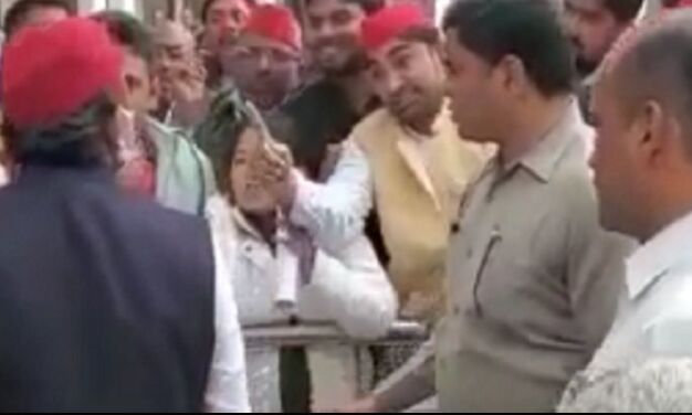 अखिलेश यादव के सामने सपा नेता मोहम्मद मियां जौहर ने क्यों कहा मैं अपनी जान दे दूंगा, video viral