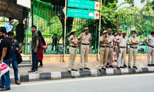 Delhi News : जामिया मिल्लिया इस्लामिया यूनिवर्सिटी के दो छात्र गुट आपस में भिड़े, फायरिंग में एक घायल, अस्पताल में भर्ती