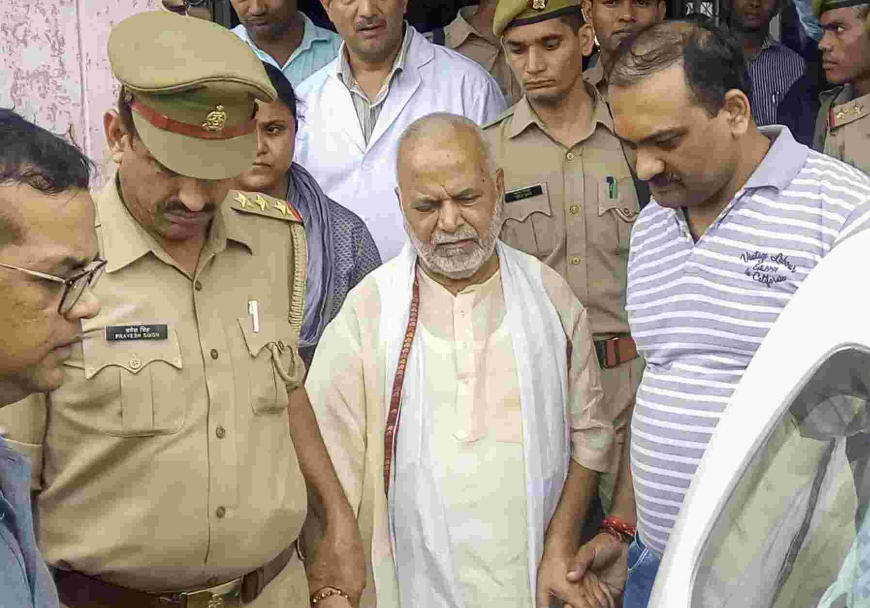 Swami Chinmayanand Case :हाई कोर्ट ने दिया स्वामी चिन्मयानंद को बड़ा झटका, बलात्कार के मुकदमें में खारिज की याचिका Swami Chinmayanand Case :हाई कोर्ट ने दिया स्वामी चिन्मयानंद को बड़ा झटका, बलात्कार के मुकदमें में खारिज की याचिका