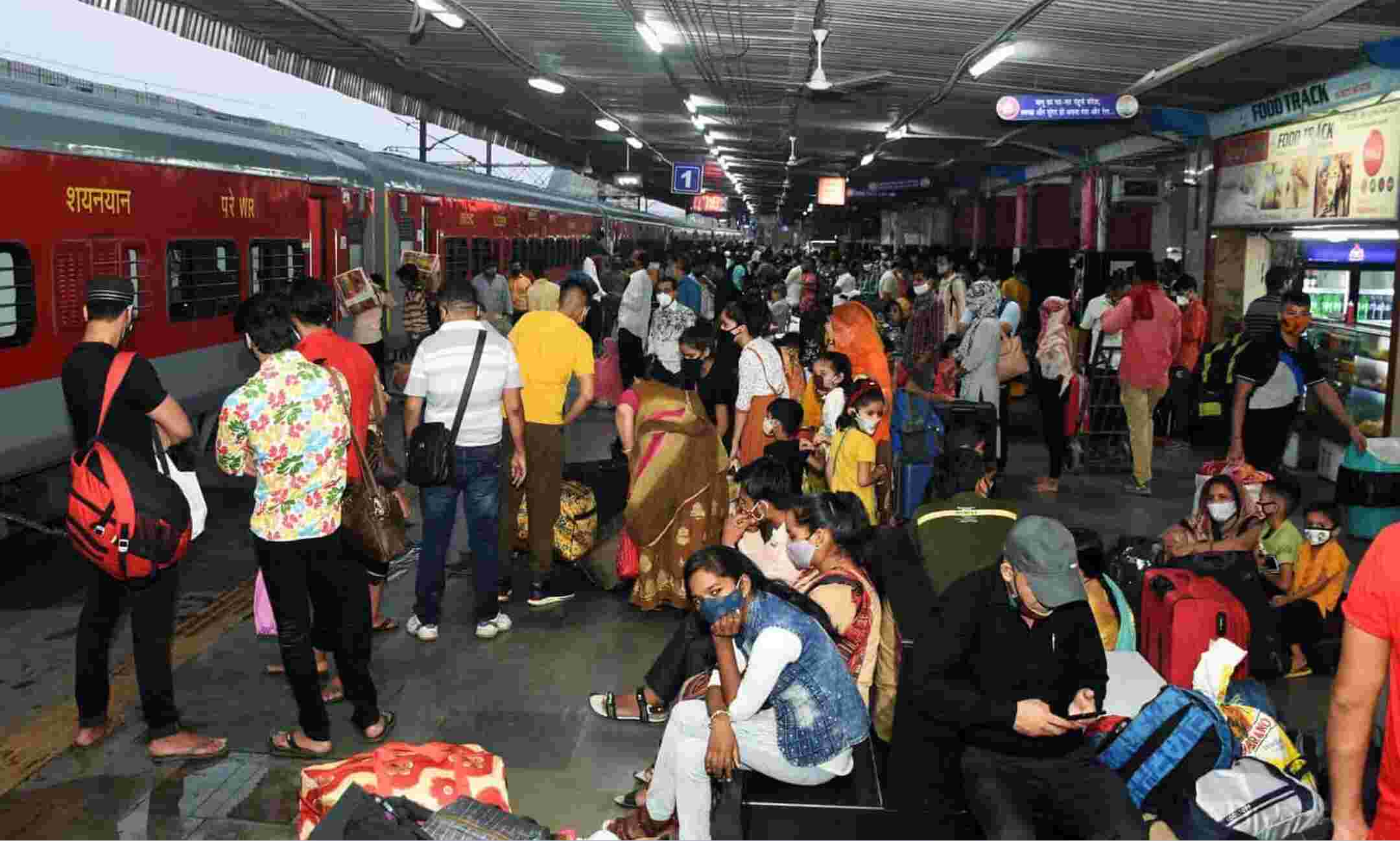 Special Train Chhath Puja : सुविधा के नाम पर छठ पूजा यात्रियों के लिए स्पेशल ट्रेनें चलाकर रेलवे वसूलेगा 4 से 6 गुना अधिक किराया