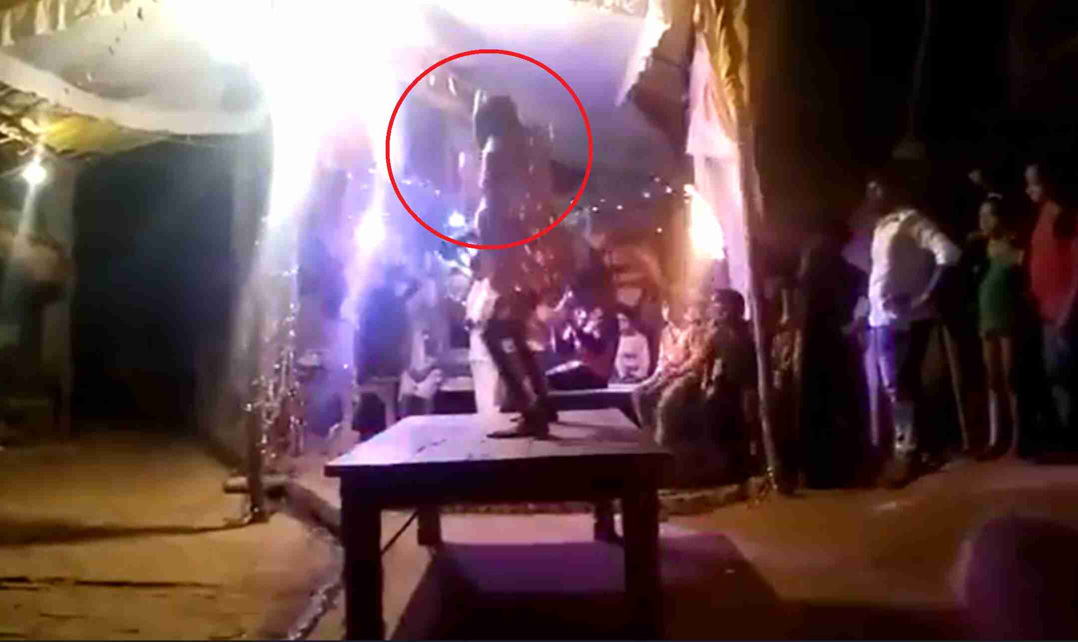 Fatehpur News : जय श्रीराम बोलकर अचानक गिरे हनुमान, मौके पर मौत, टल गई रामलीला, देखिये वीडियो