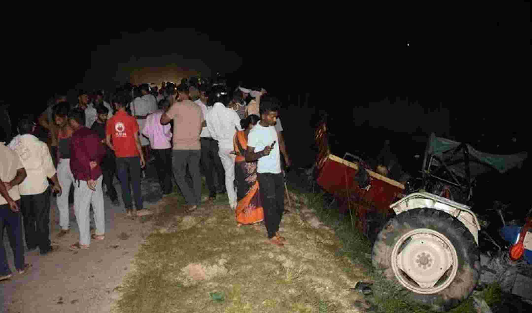 ट्रैक्टर पर सख्ती : योगी ने लगाई ट्रैक्टर की सवारी पर रोक, नहीं माने तो भरना होगा 10 हजार का जुर्माना