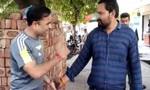 Mathura News : कुत्ता लेकर सरकारी गाड़ी में घूम रहे थे SDM, पत्रकार ने ले ली फोटो तो झाड़ा रुआब, अब आक्रोश में Mathura के पत्रकार