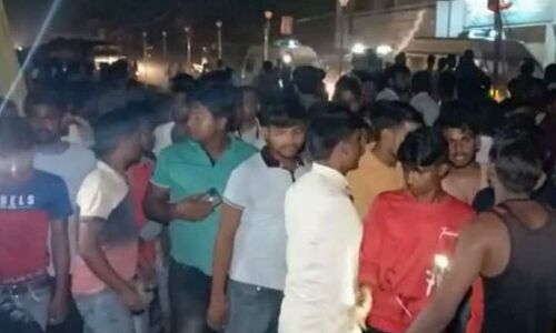 Bhadohi Fire News: धुएं के बीच चीखते चिल्लाते लोग एक दूसरे क़ो रौंदते हुए भाग रहे थे - प्रत्यक्षदर्शियों ने बताया कैसे मरे 6 और 66 घायल