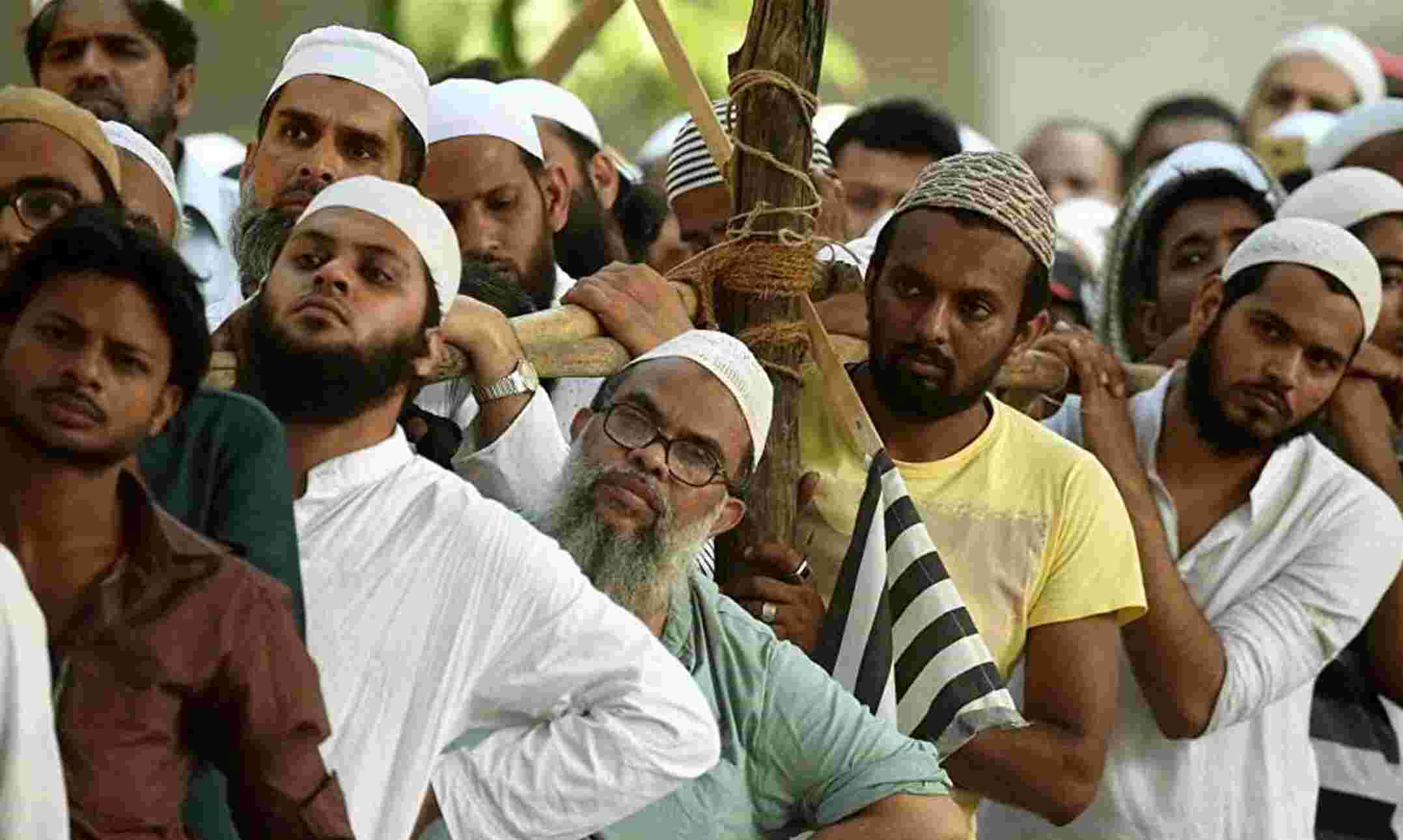 Pasmanda Muslims: एक बार फिर राजनीतिक बिसात पर पसमांदा मुस्लिम Pasmanda Muslims: एक बार फिर राजनीतिक बिसात पर पसमांदा मुस्लिम