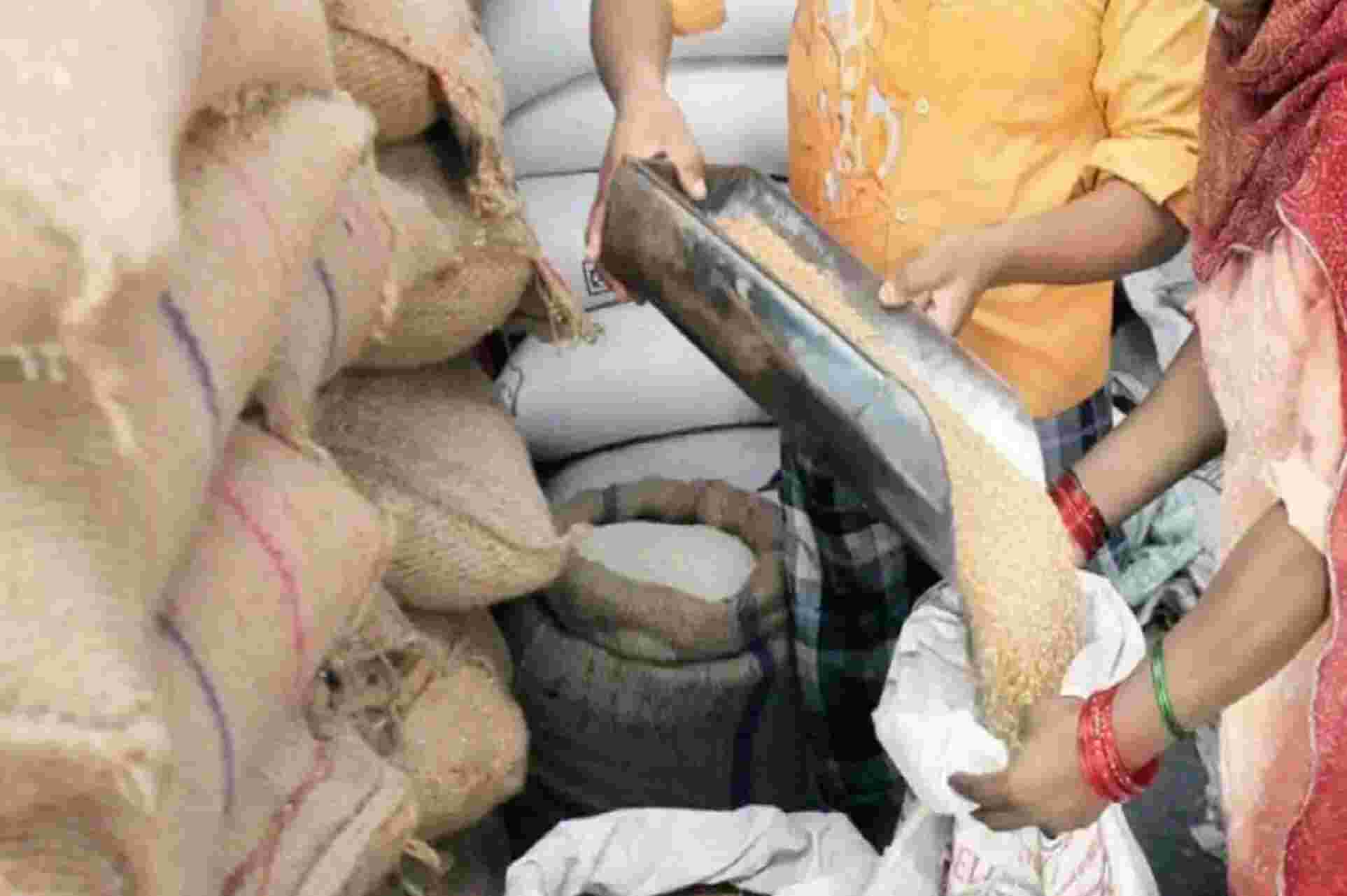 UP में 28 जिलों के DSO डकार गये जनता को मिलने वाला फ्री नमक, चना और रिफाइंड, खाद्य आयुक्त ने जारी किया नोटिस