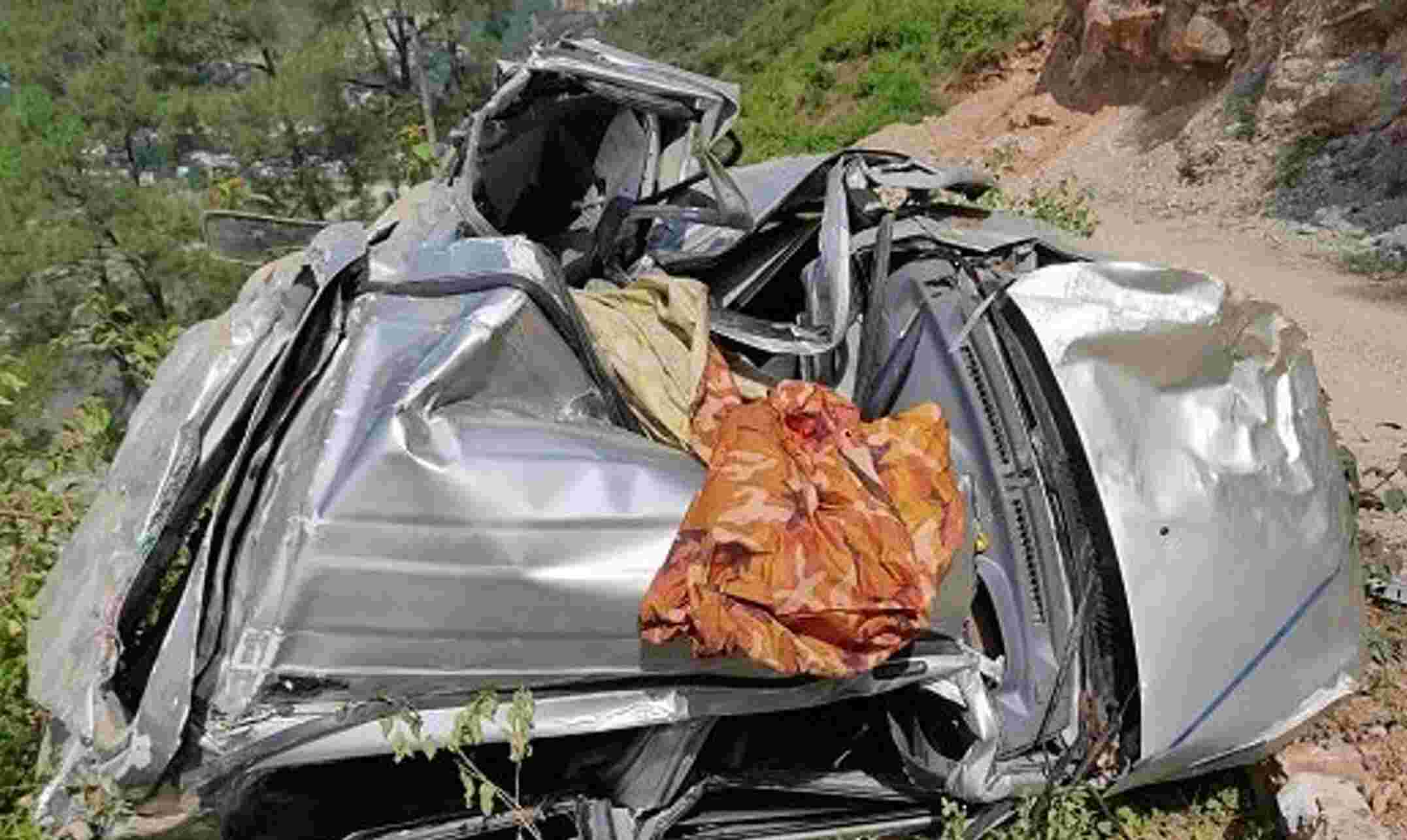Dehradun News: अब रामलीला से लौट रहे युवकों की कार गिरी खाई में, तीन की मौके पर ही हुई मौत