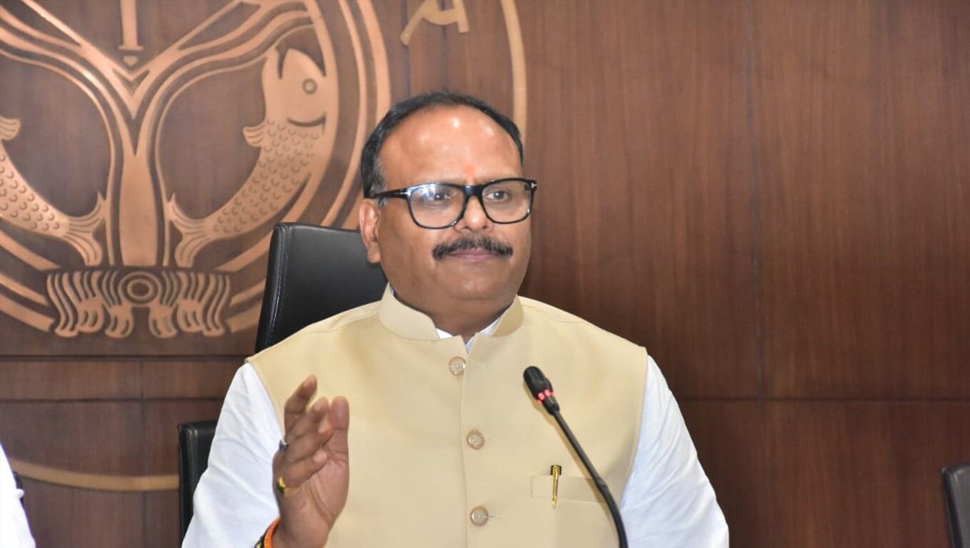 66 बच्चों की जान लेने वाला कफ सिरप कहीं यूपी में भी तो नहीं बिक रहा, डिप्टी सीएम ब्रजेश पाठक ने दिए जांच के आदेश