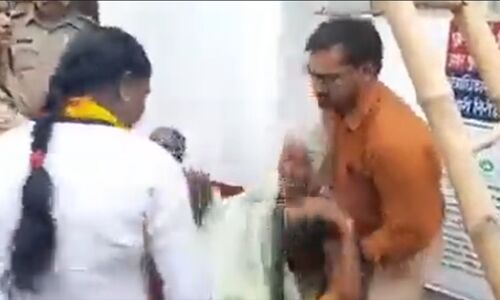 Fatehpur News : दलित युवक क़ो कस्टडी में पीटकर मार डालने का आरोप, भाई बोला छोड़ने के लिए पुलिस ने मांगे 3 लाख