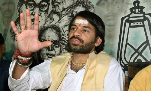 RJD Meeting Update : RJD की मीटिंग छोड़कर गुस्से में निकले तेजप्रताप यादव, कहा- श्याम रजक ने मेरी बहन को गाली दी,जानिए क्या है पूरा मामला