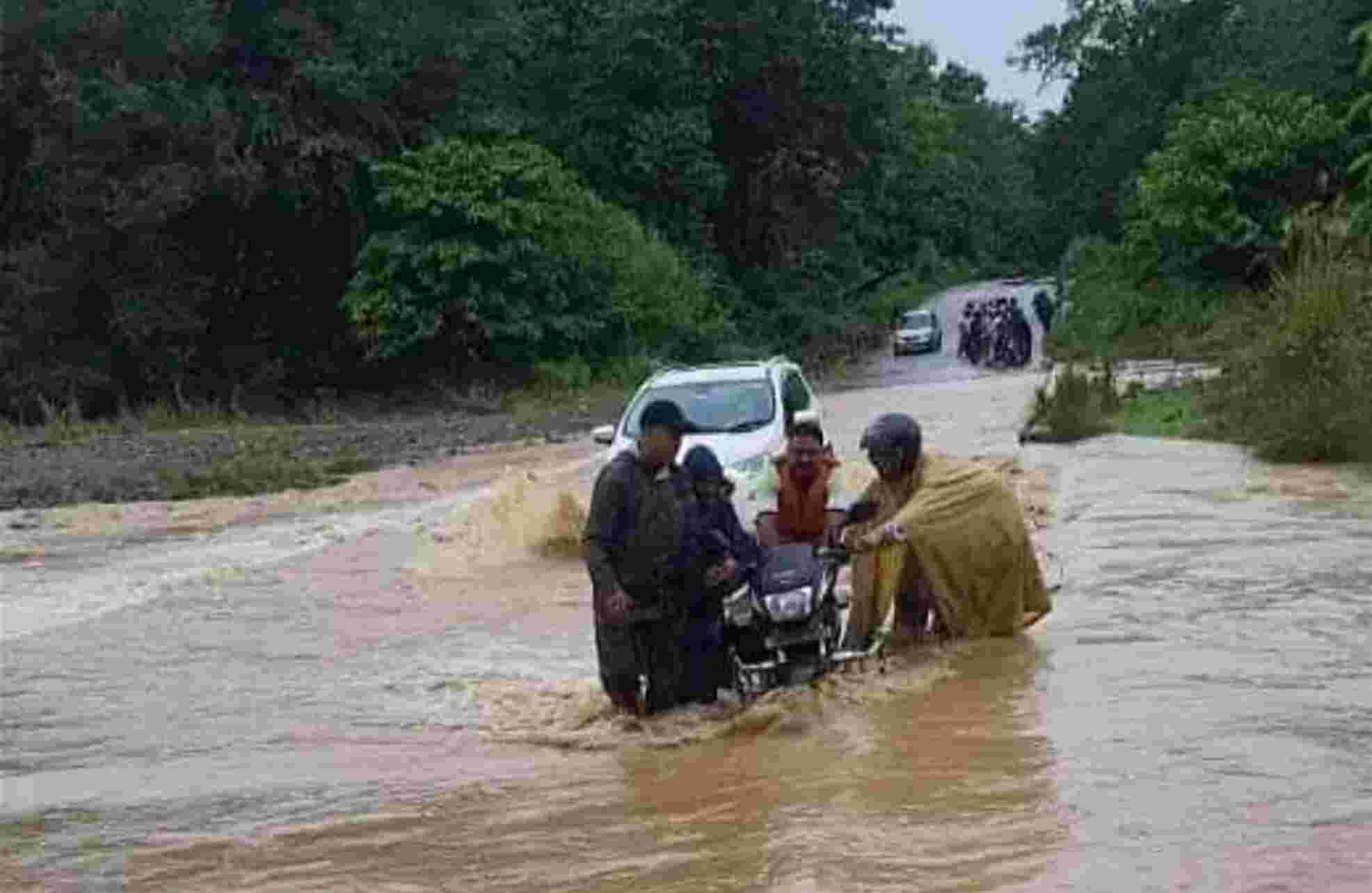 Nainital News: नैनीताल जिले में टूटा रिकॉर्ड बारिश का कहर, चार की मौत, राजमार्ग सहित जिले की 29 सड़कें बंद