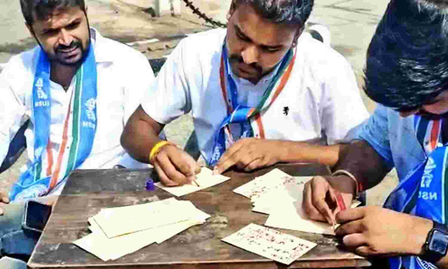 Rajasthan News :रोजगार के लिए NSUI कार्यकर्ताओं ने PM मोदी को खून से लिखा पत्र, बेरोजगारी और महंगाई को लेकर जताया विरोध