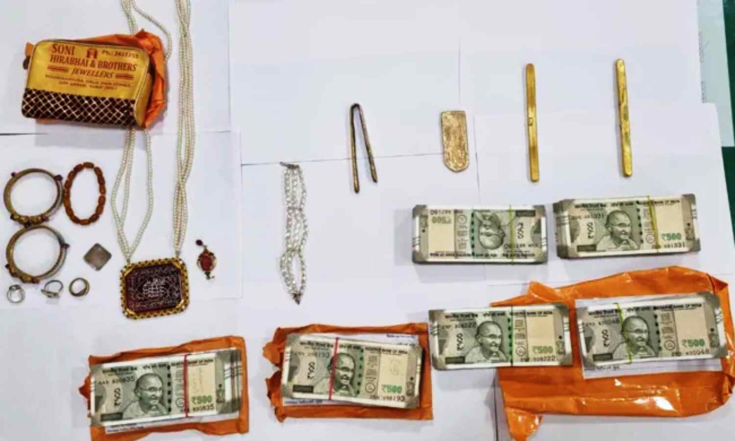 Mumbai News : घर से गायब हो गए 40 लाख के गहने और 10 लाख रुपए कैश, जिन्न पर था परिवार को चोरी का शक, ऐसे हुआ मामले का खुलासा