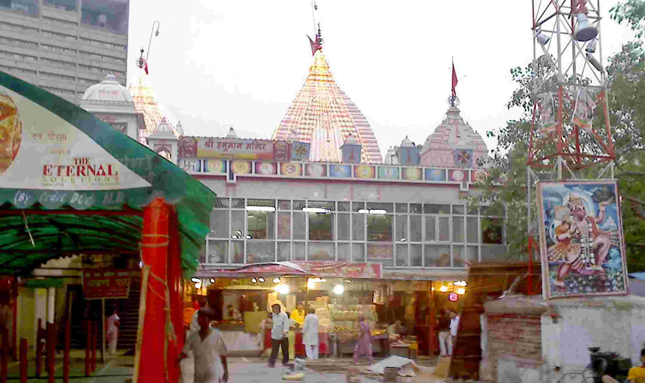 Shahjahanpur News: हनुमान मंदिर के लिए मुस्लिम युवक ने ने दिखाया बड़ा दिल, दान कर दी अपनी जमीन