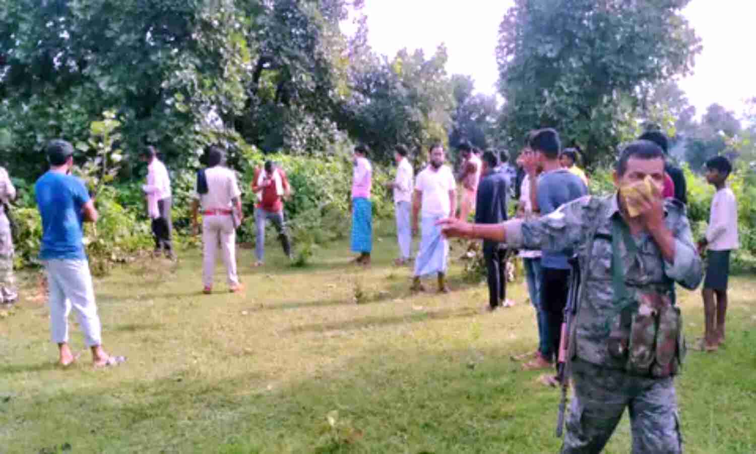 Dumka Crime News : दुमका में फिर पेड़ से लटका मिला आदिवासी लड़की का शव, 5 दिन से थी लापता