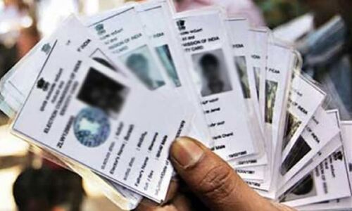 Jammu Kashmir News: जम्मू प्रशासन ने भारी विरोध के बीच लिया यू-टर्न, बाहरी लोगों को ‘वोटर’ बनाने का फैसला लिया वापस