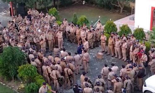 उत्तराखंड में हुई बिकरू कांड दोहराने की कोशिश, खनन माफिया को लेकर 2 राज्यों की पुलिस आमने-सामने, वारदात की Inside Story उत्तराखंड में हुई बिकरू कांड दोहराने की कोशिश, खनन माफिया को लेकर 2 राज्यों की पुलिस आमने-सामने, वारदात की Inside Story