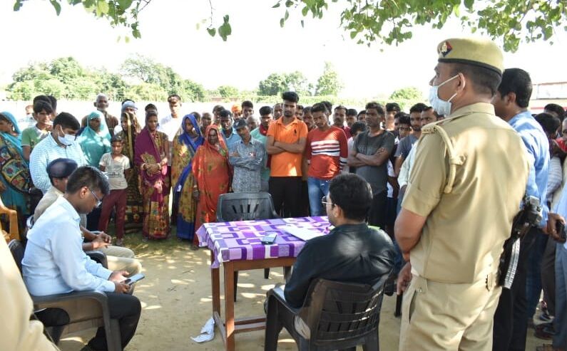 हम लोग Zomato या Swiggy सर्विस नहीं चला रहे, मदद चाहिए तो चौकी तक आइये- बाढ़ प्रभावित क्षेत्र से Viral हुए DM साहब