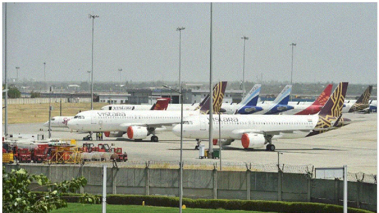 मास्को से दिल्ली आई फ्लाइट में बम की खबर, दिल्ली की आईजीआई एयरपोर्ट पर हड़कंप