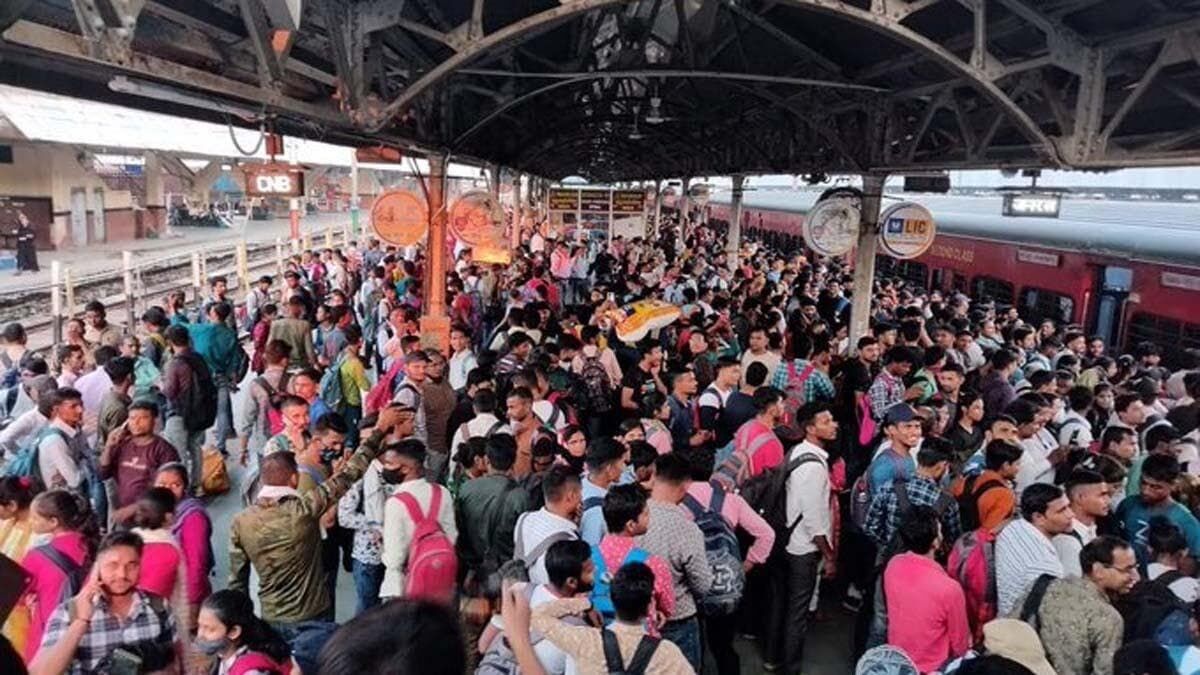 UPSSSC PET Exam 2022 : परीक्षा के लिए योगी सरकार की गुड़-गोबर व्यवस्था, पूर्व IAS ने पूछा- ऐसे में बेटियां कैसे ट्रैवल करेंगी