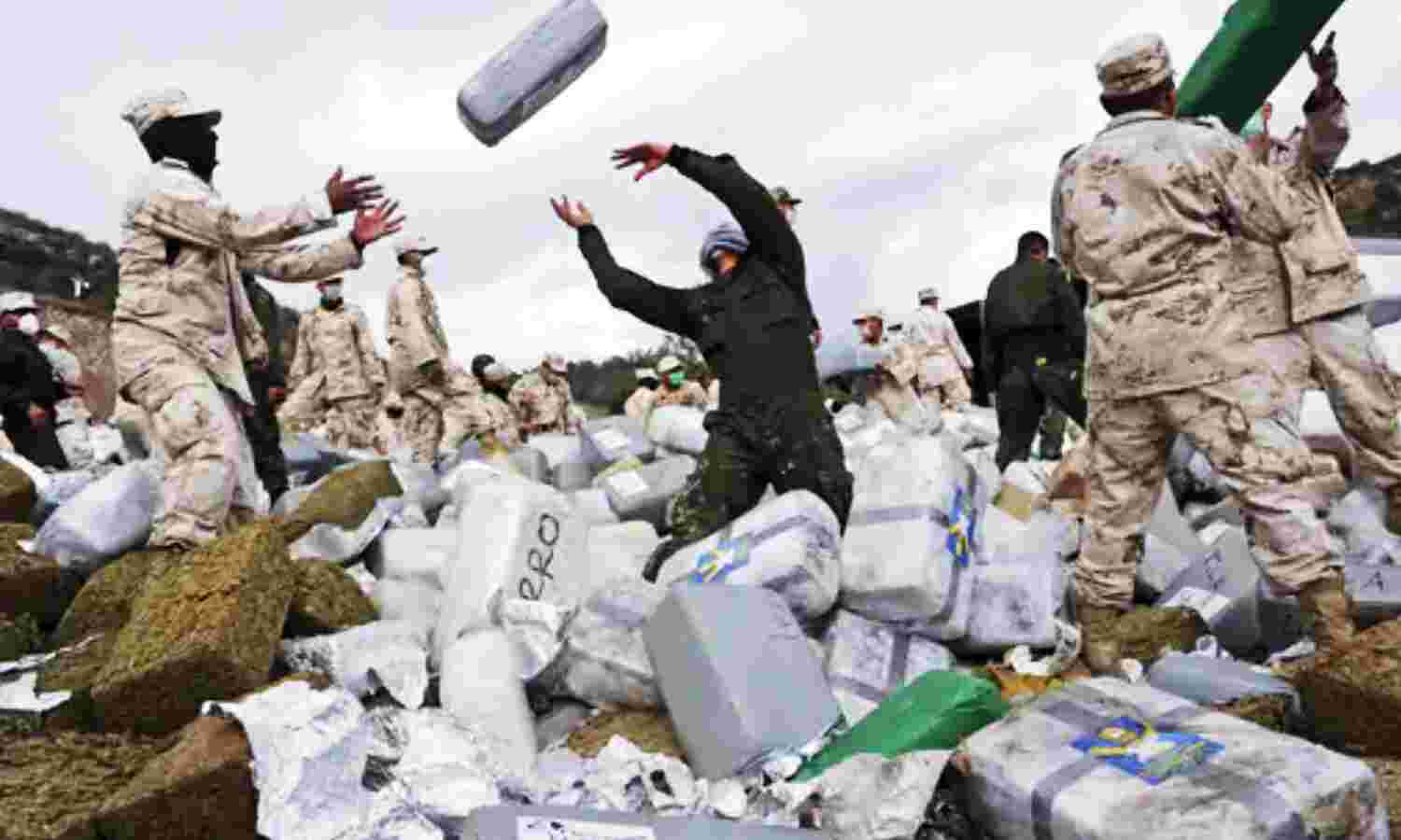 Mexico Drug Smuggling : मैक्सिको में सालाना ढाई लाख करोड़ रुपए की ड्रग्स तस्करी, ड्रग गैंग्स लोगों की हत्या कर चौराहों पर लटकाते हैं शव