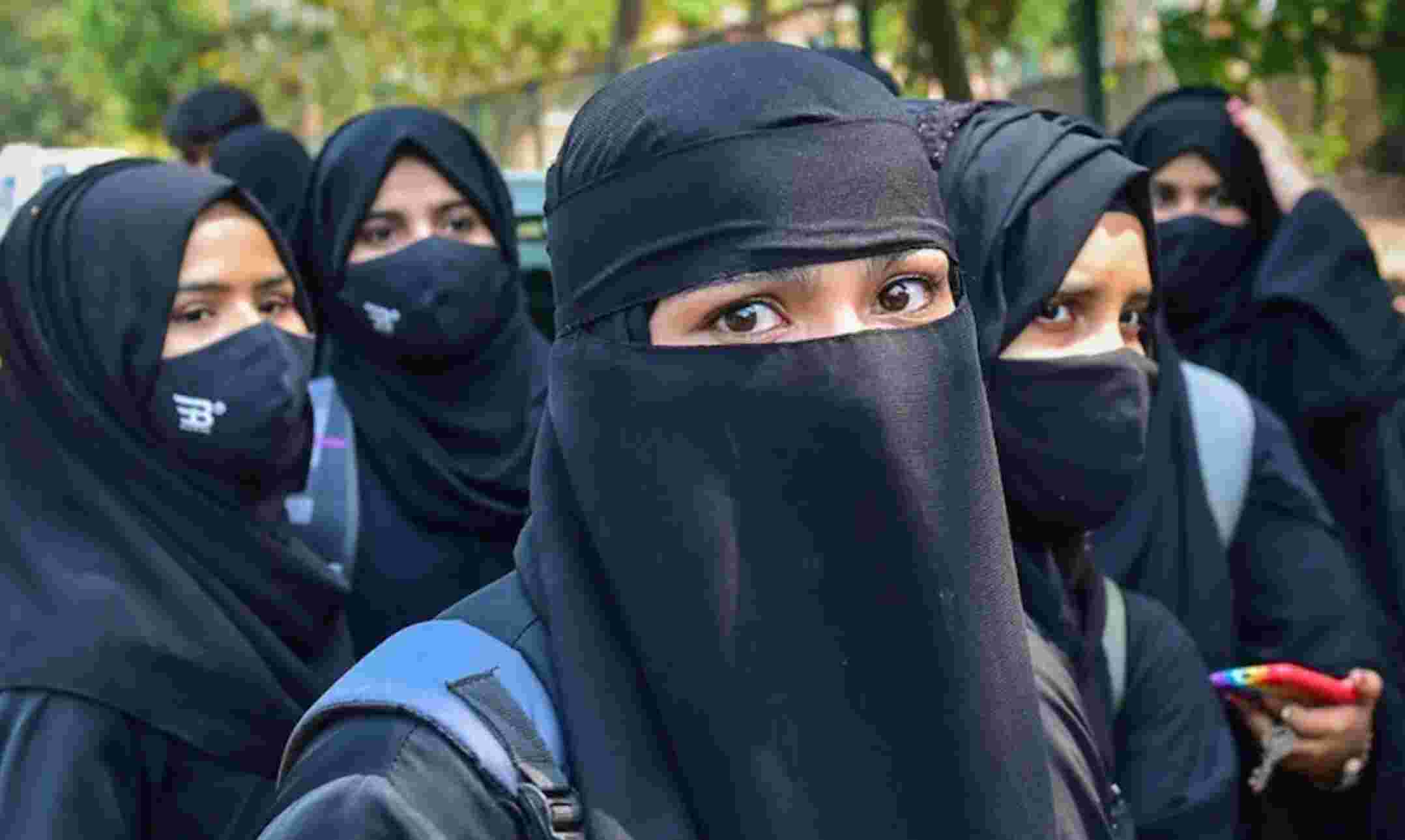 Muzaffarpur Hijab Controversy: मुजफ्फरपुर में हिजाब पहनकर परीक्षा देने गई छात्रा को रोका, विरोध पर टीचर ने कर दी आपत्तिजक टिप्पणी