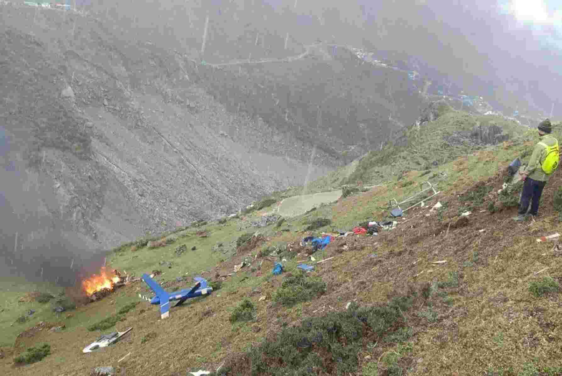 Kedarnath Helicopter Crash : केदारनाथ में हेलीकॉप्टर क्रेश, पायलट सहित 6 की मौत की खबर