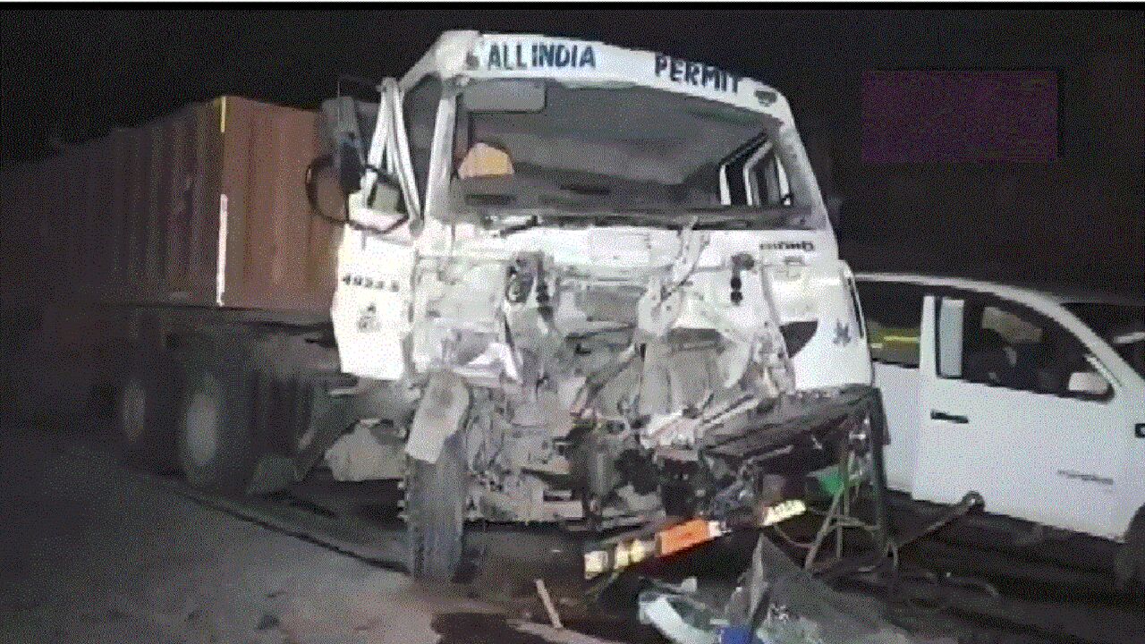 MP : रीवा में दर्दनाक सड़क हादसा, बस-ट्राले की टक्कर में 14 की मौत, यूपी के रहने वाले हैं सभी मृतक