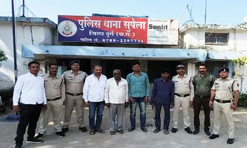 Chhattisgarh Crime News : तांत्रिक ने जादू-टोने का डर दिखाकर कारोबारी को दी जान से मारने की धमकी, पुलिस ने 4 आरोपियों को किया गिरफ्तार