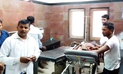 Uttar Pradesh News : अंधविश्वास के नाम पर युवक ने दी खुद की बलि, शीतला माता मंदिर में ब्लेड से काटा अपना गला